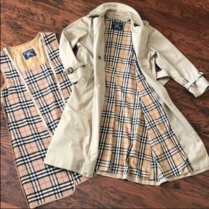 Burberry Classic Beige Trench Coat with Signature Check Lining
